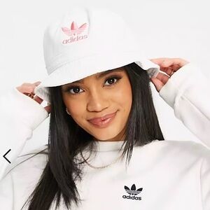 Adidas White Bucket Hat with Pink Trefoil Logo